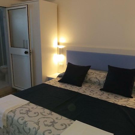 Hotel Niagara Маротта Экстерьер фото