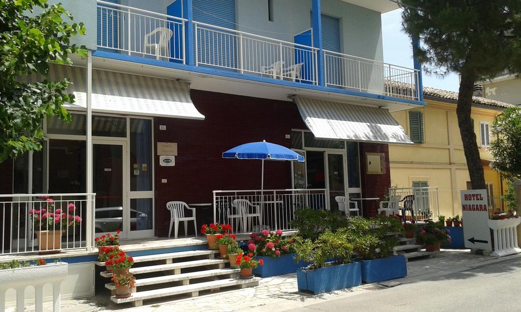 Hotel Niagara Маротта Экстерьер фото