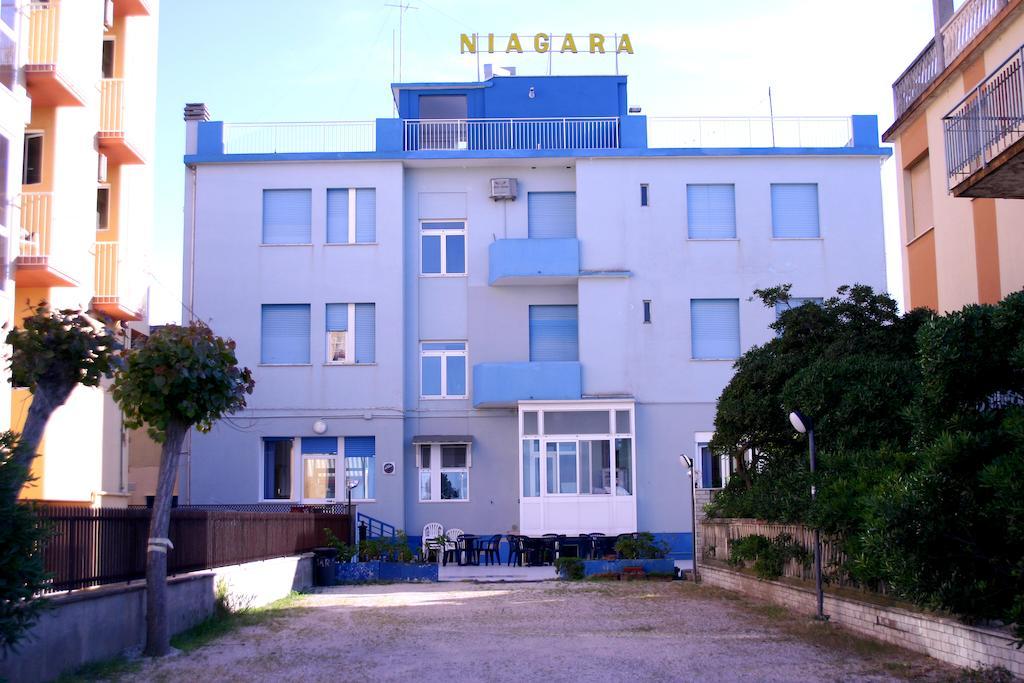 Hotel Niagara Маротта Экстерьер фото