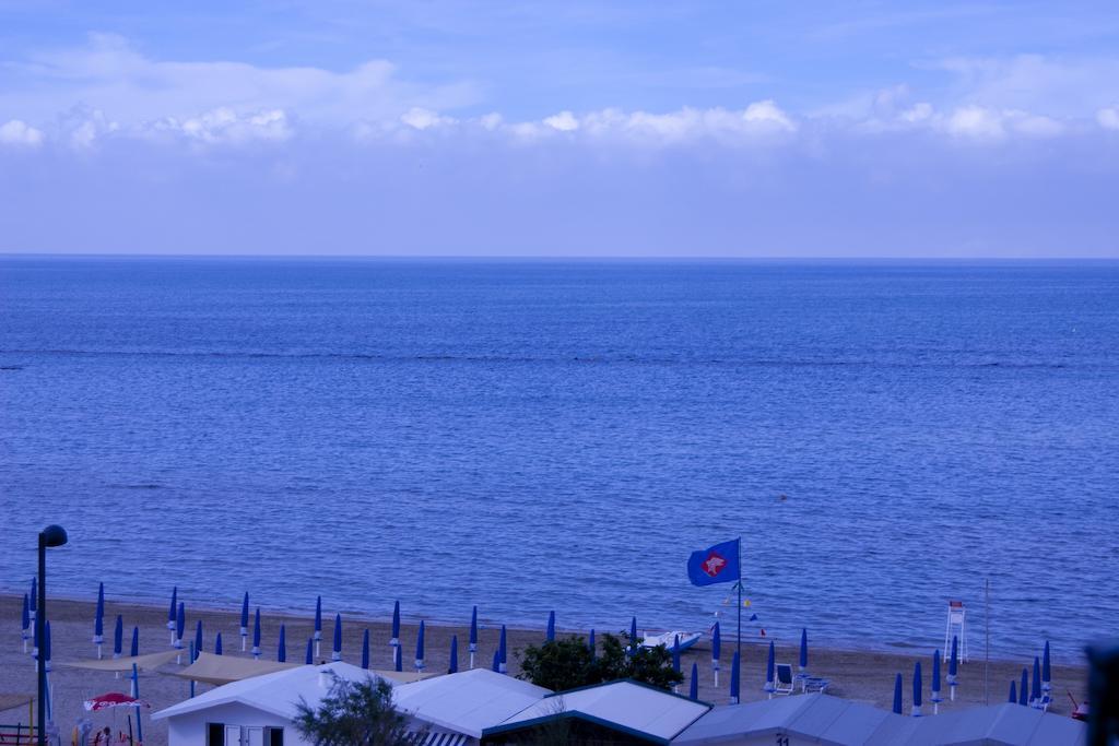 Hotel Niagara Маротта Экстерьер фото