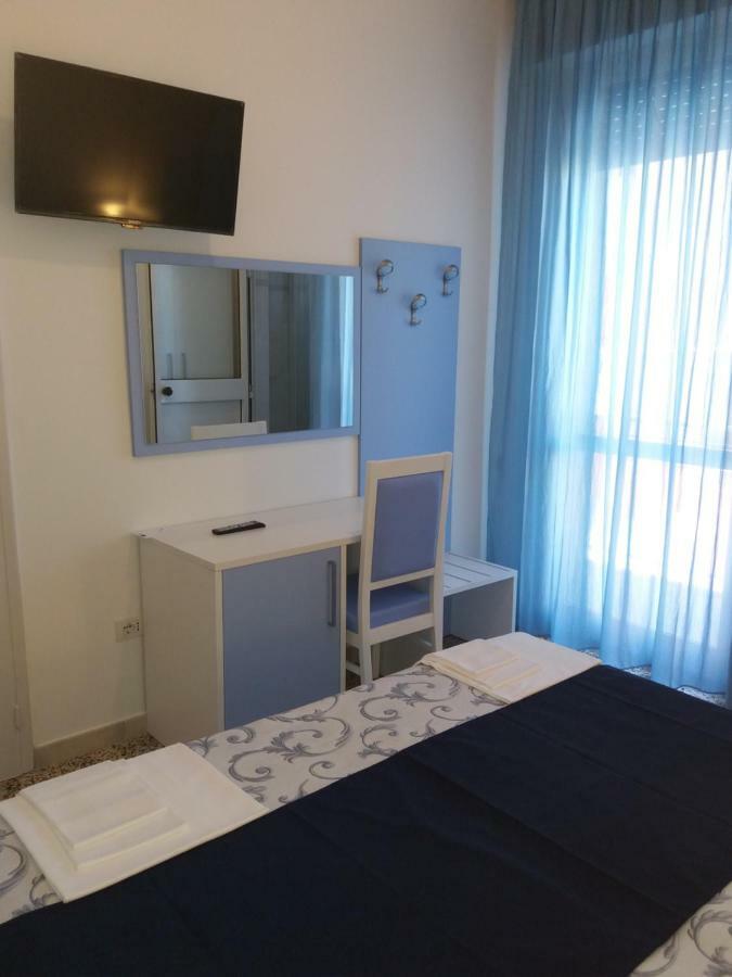 Hotel Niagara Маротта Экстерьер фото