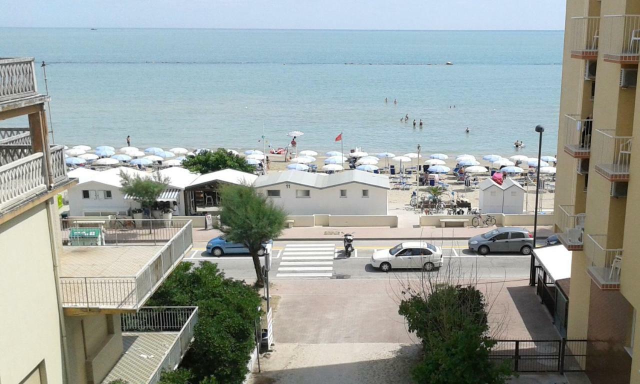 Hotel Niagara Маротта Экстерьер фото
